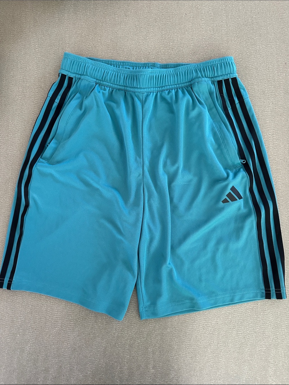Adidas aeroready Men’s Teal Athletic Shorts with pockets - size M
